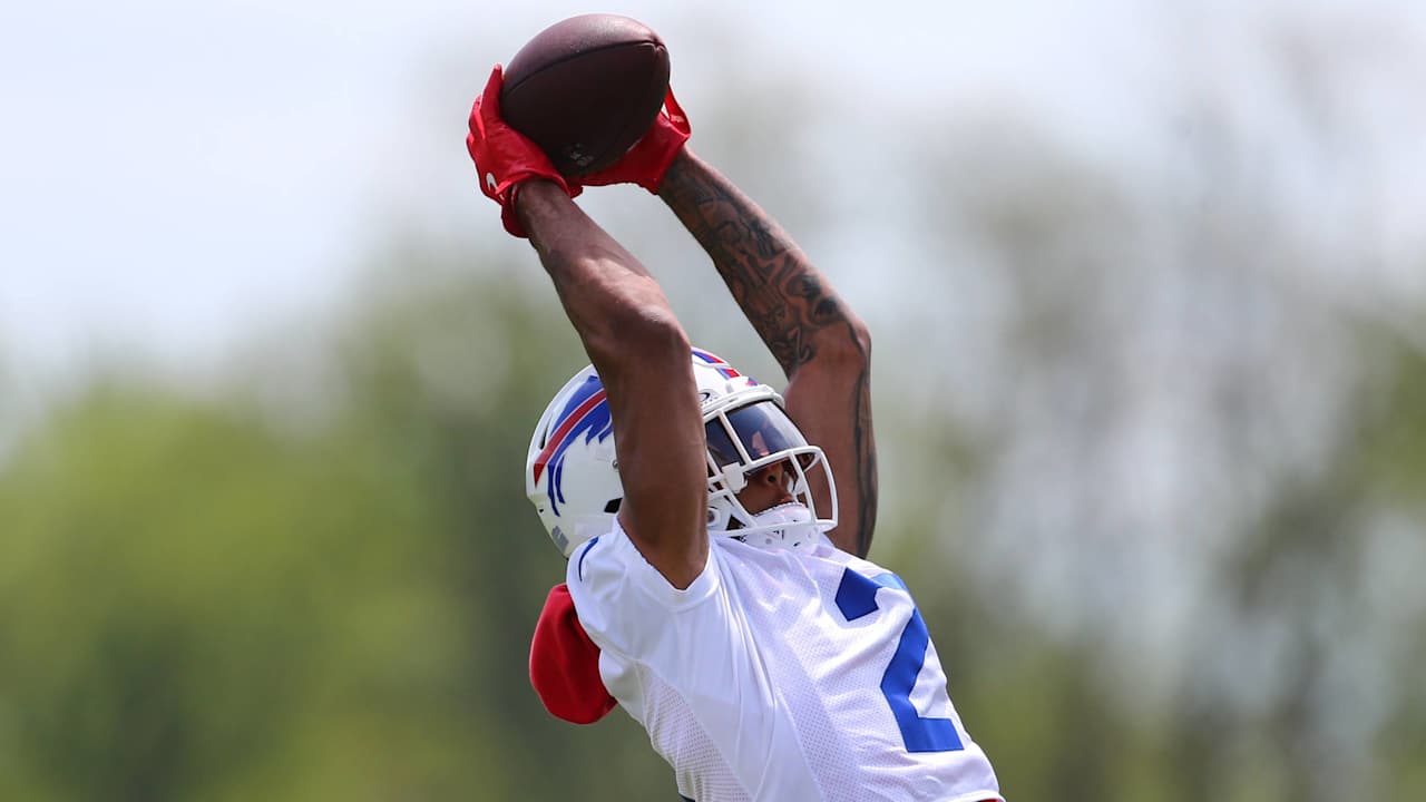 New Bills WR DJ Moore admits to 'growing pains' in Buffalo, confident 'it's gonna be perfect later'