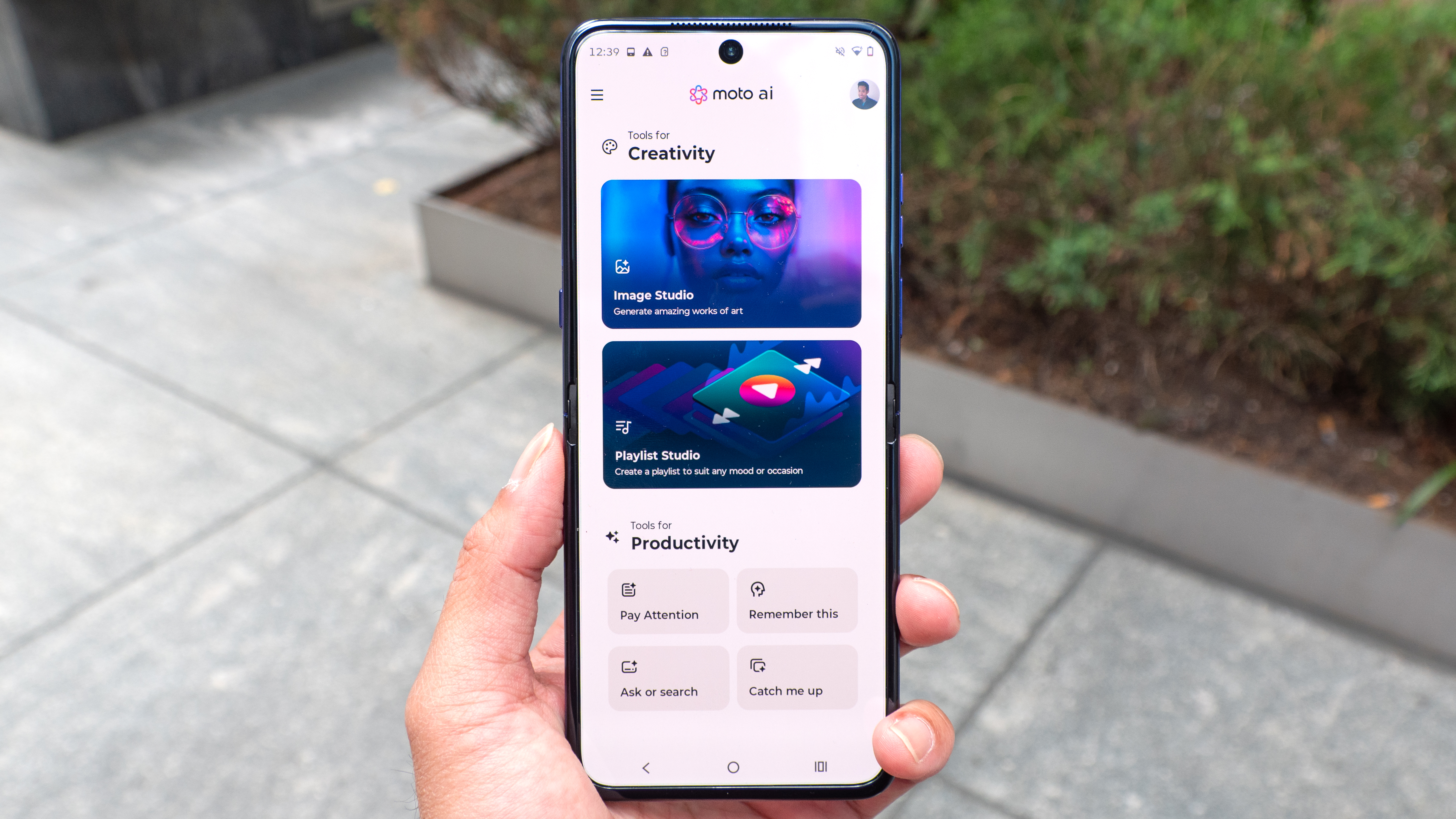 Motorola Razr Ultra 2026 Moto AI portal.