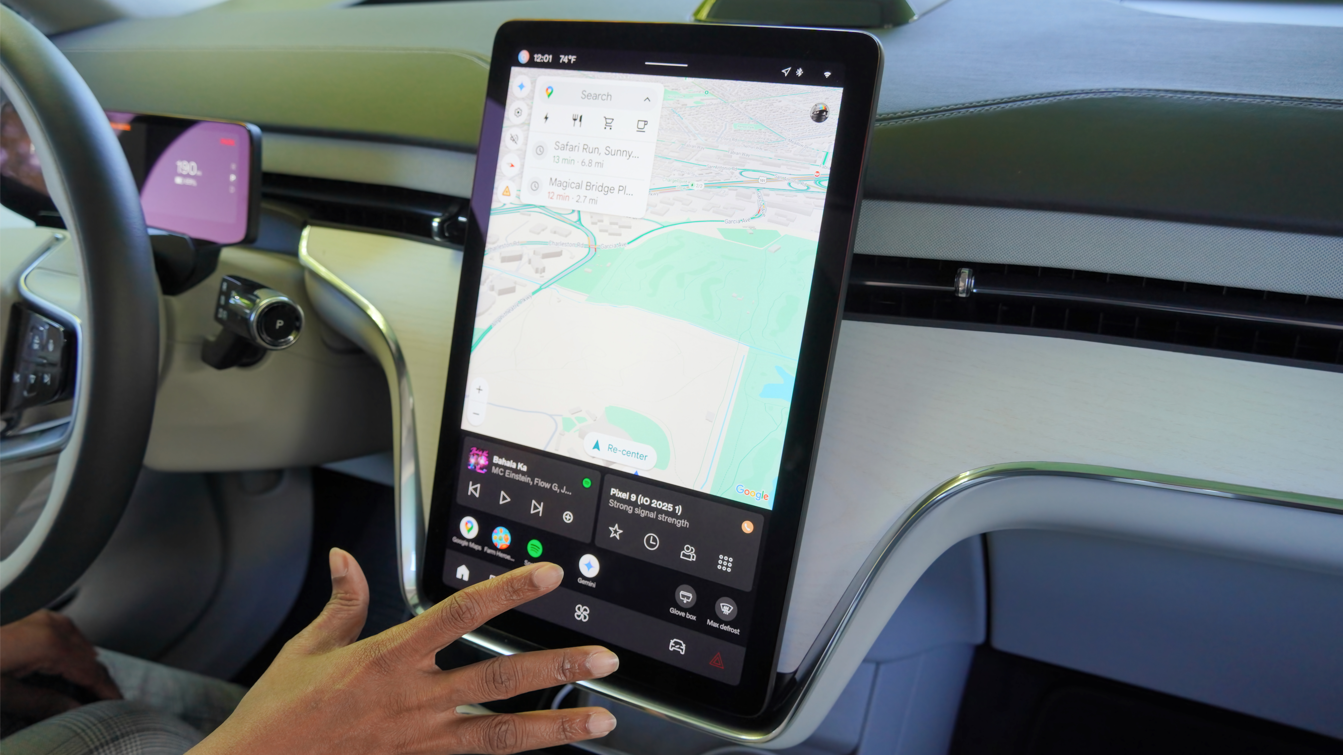The full-screen Android Auto interface with Gemini.
