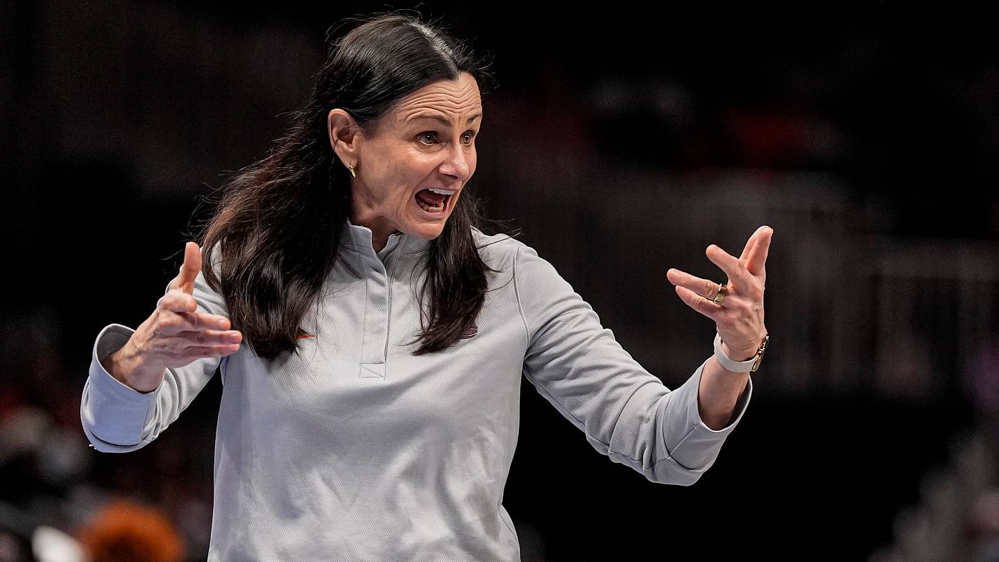 Jun 22, 2026; Atlanta, Georgia, USA; Toronto Tempo head coach Sandy Brondello reacts on the sideline during the game against the Atlanta Dream during the second half at State Farm Arena. Mandatory Credit: Dale Zanine-Imagn Images