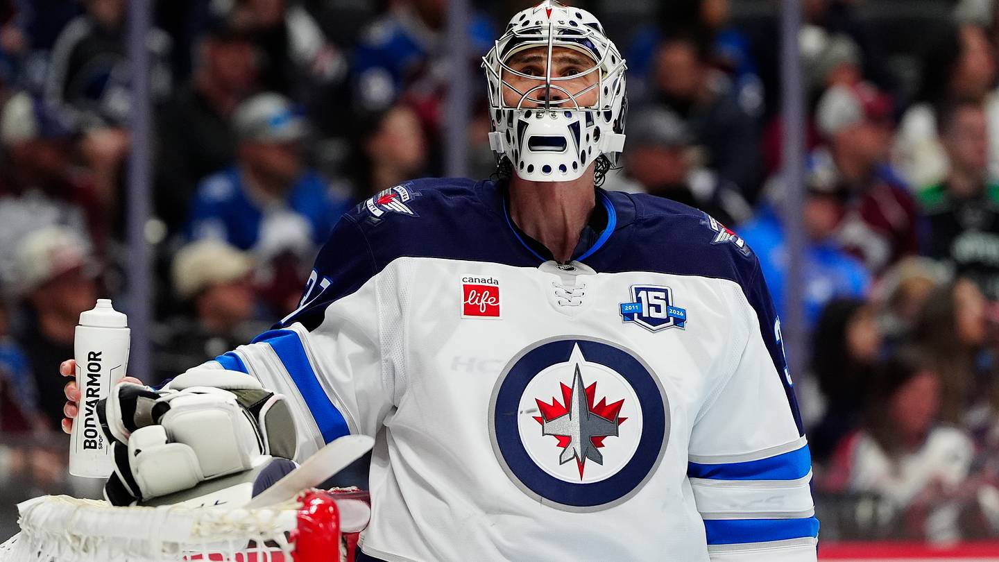 Former Sabres star says Jets 'overplayed their hand' on Connor Hellebuyck trade