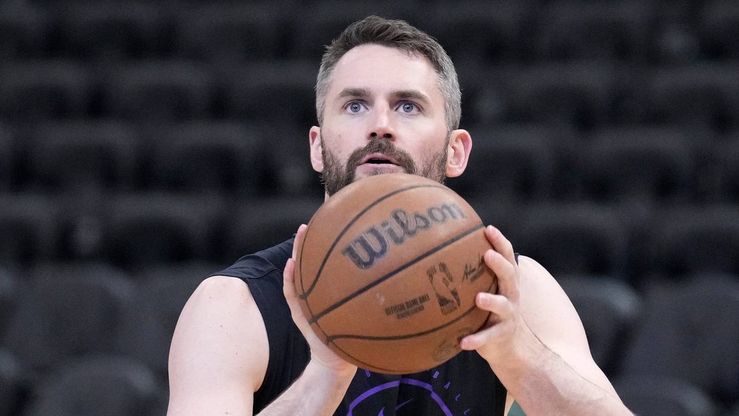 Why Cavs Should Not Reunite With Kevin Love This Offseason