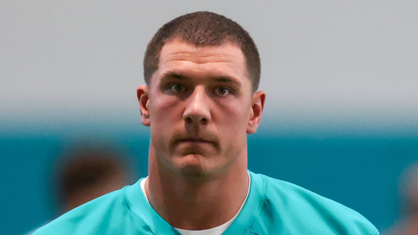 Miami Dolphins edge Mason Reiger