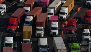 E.P.A. Moves to Loosen Limits on Pollution From Trucks