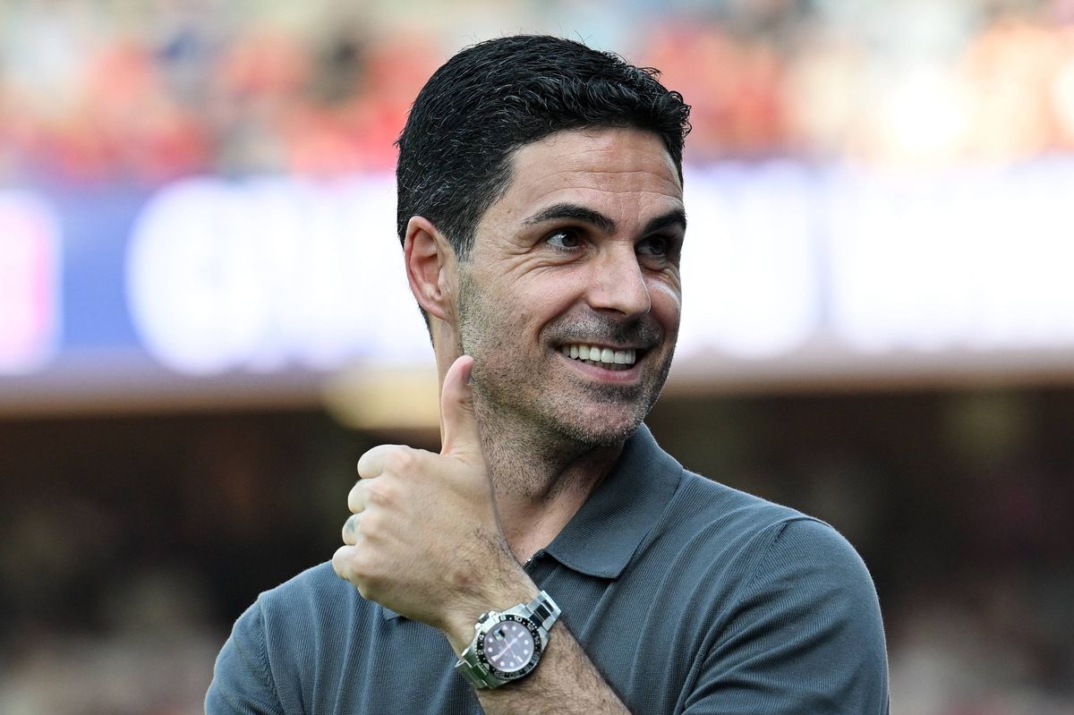 Mikel Arteta, Manager of Arsenal, gestures a thumbs up during the Premier League match between Crystal Palace and Arsenal at Selhurst Park