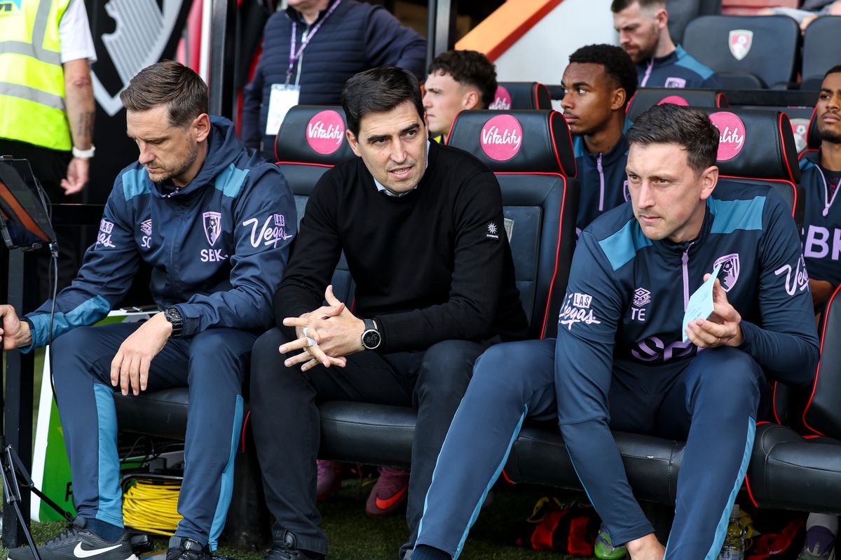 Andoni Iraola with Shaun Cooper and Tommy Elphick