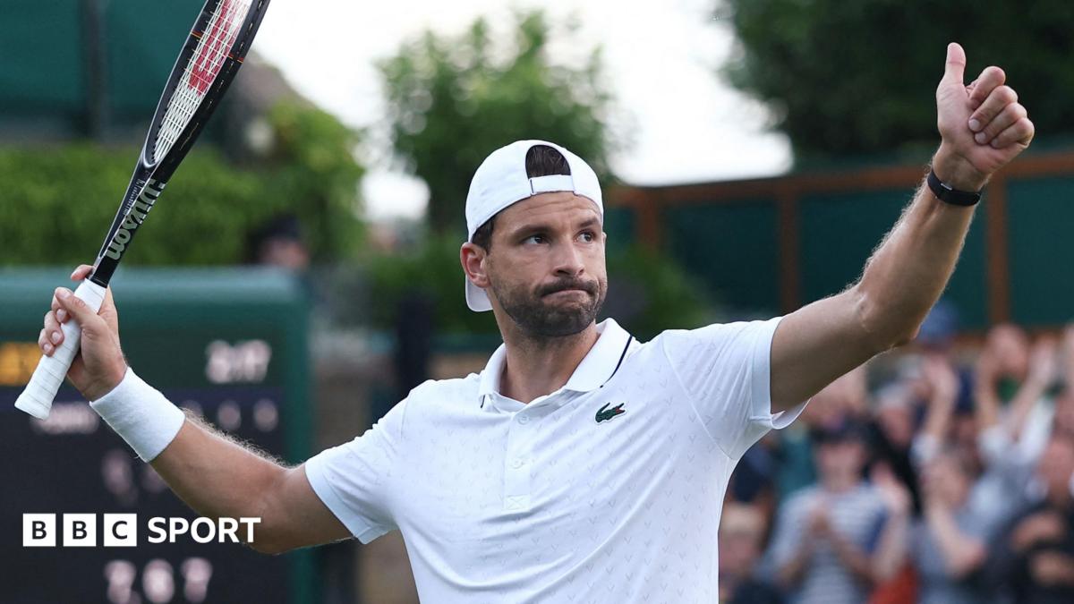 Grigor Dimitrov gives a thumb up to the crowd after winning his first-round match