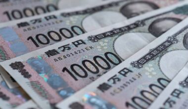 Dollar near 2-week low as rate-hike bets fall, embattled yen in focus