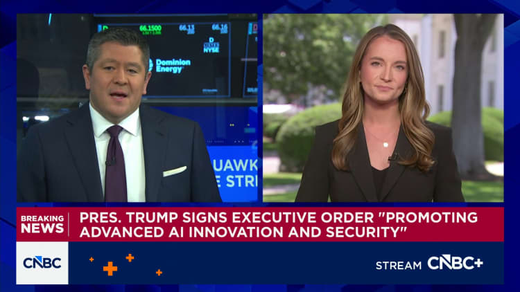 Trump signs AI executive order asking companies to give government early access to models