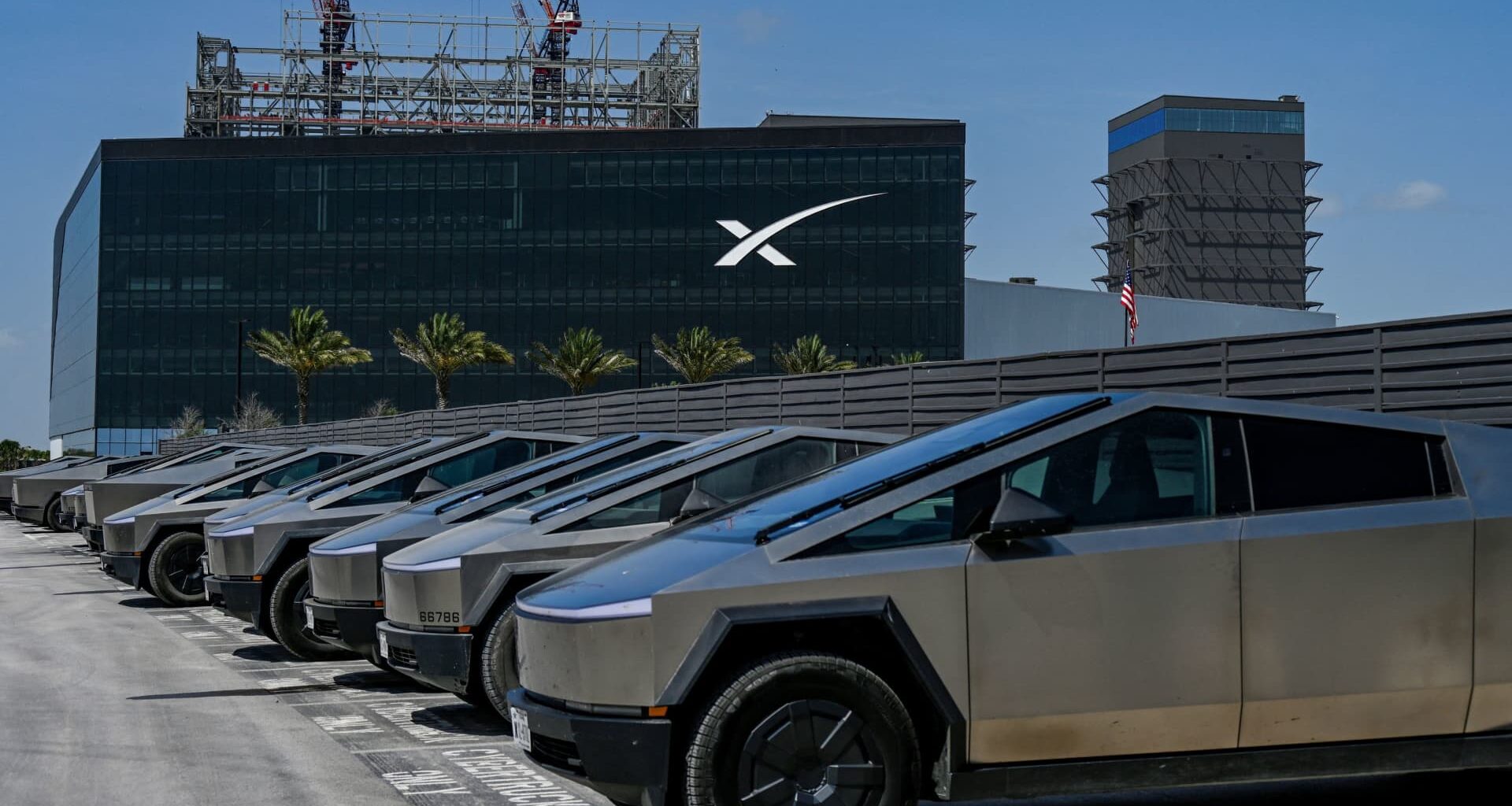 SpaceX has now lost the equivalent of a full Tesla in market capitalization