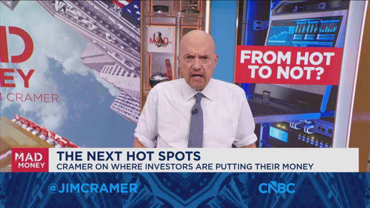 I do not think spending is going to collapse, says Jim Cramer