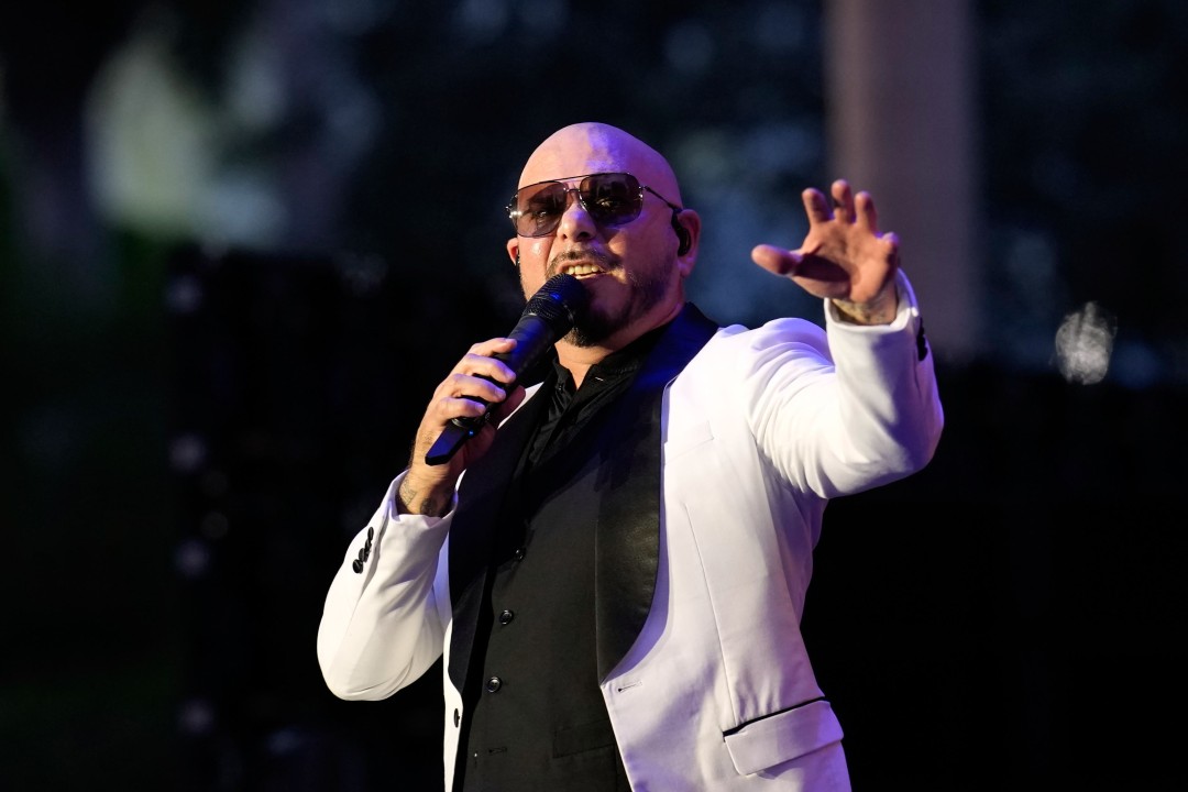 Pitbull Breaks Guinness Record With Temporarily Bald Crowd
