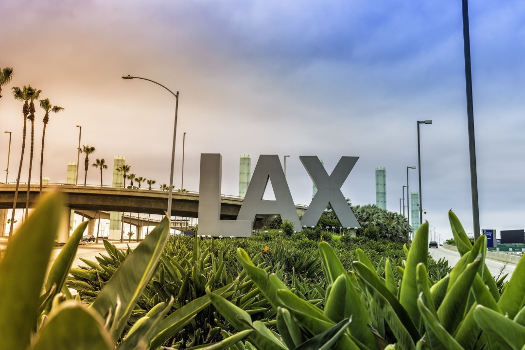 Once-Thriving Burger Chain Hangs On at LA's Airport