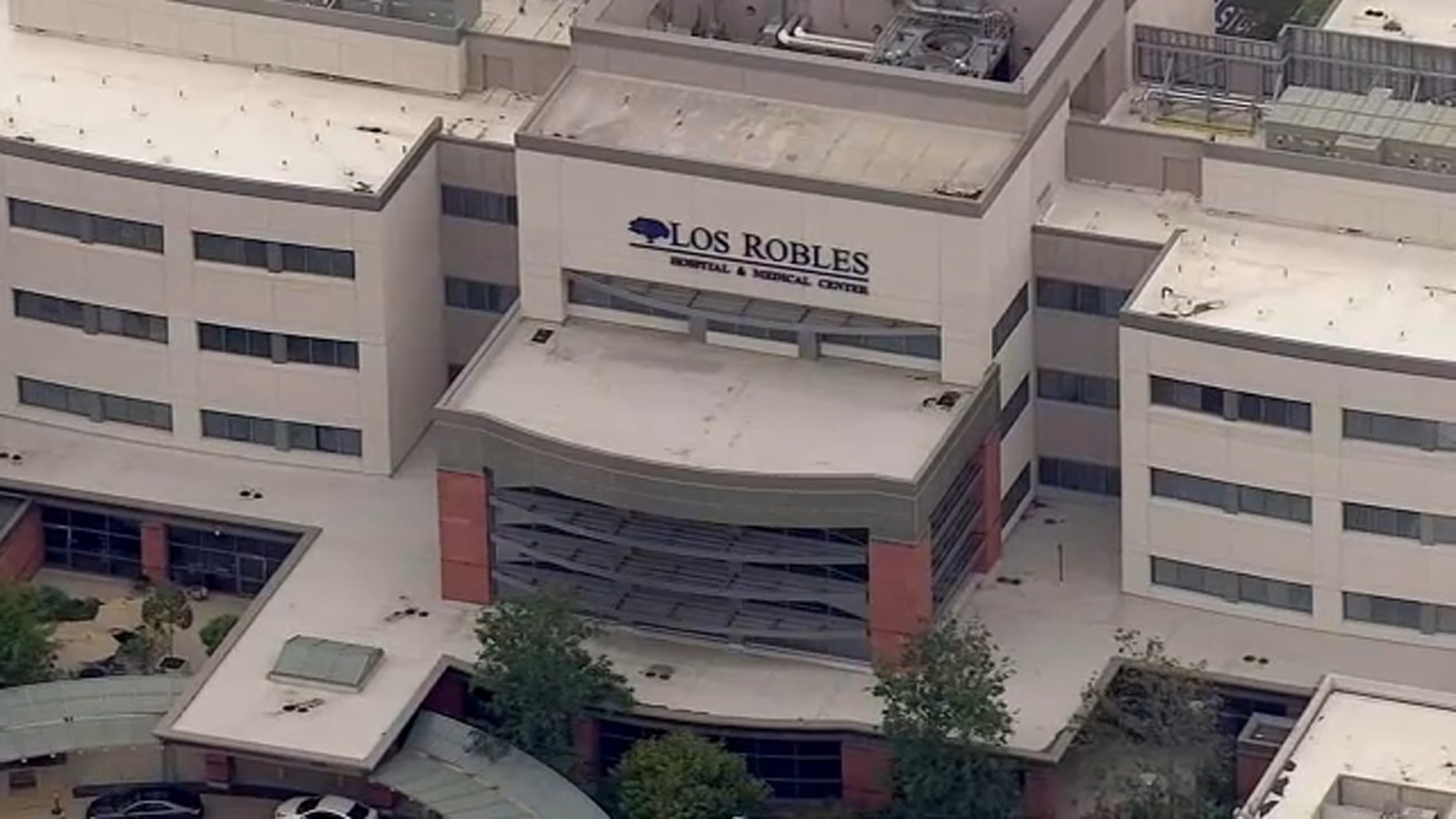 Simi Valley police shoot attempted murder suspect at Los Robles Regional Medical Center in Thousand Oaks