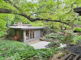 Three Frank Lloyd Wright Followers Designed This $1.1M Ohio Midcentury With an “Ivory Tower” - Photo 11 of 15 -
