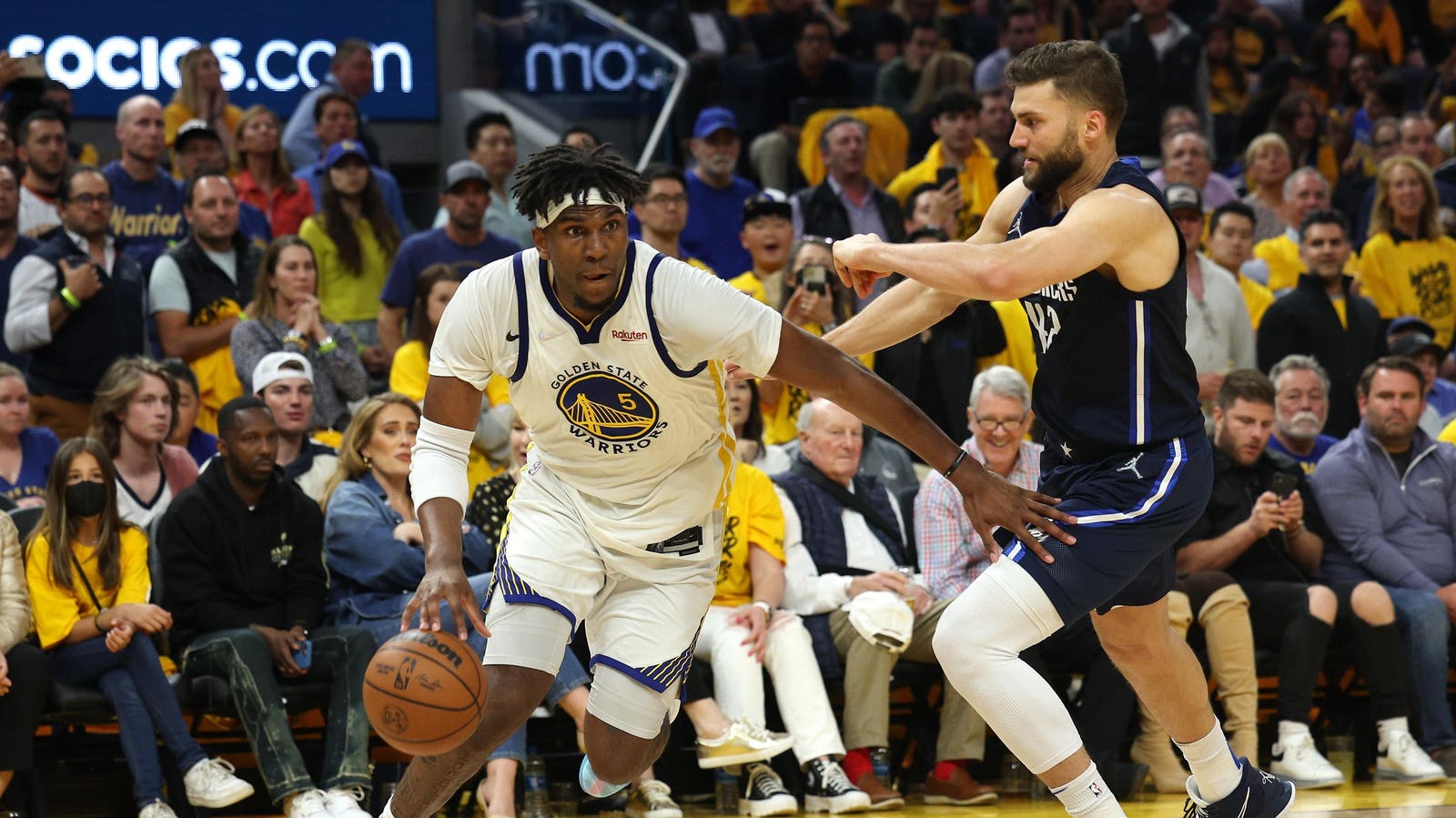 Should The New York Knicks Sign A Third Center?