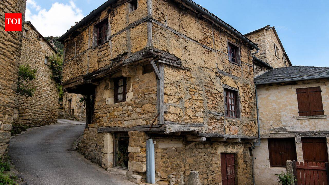 This 600-year-old French house seems to defy gravity; the real reason lies in a medieval tax rule |