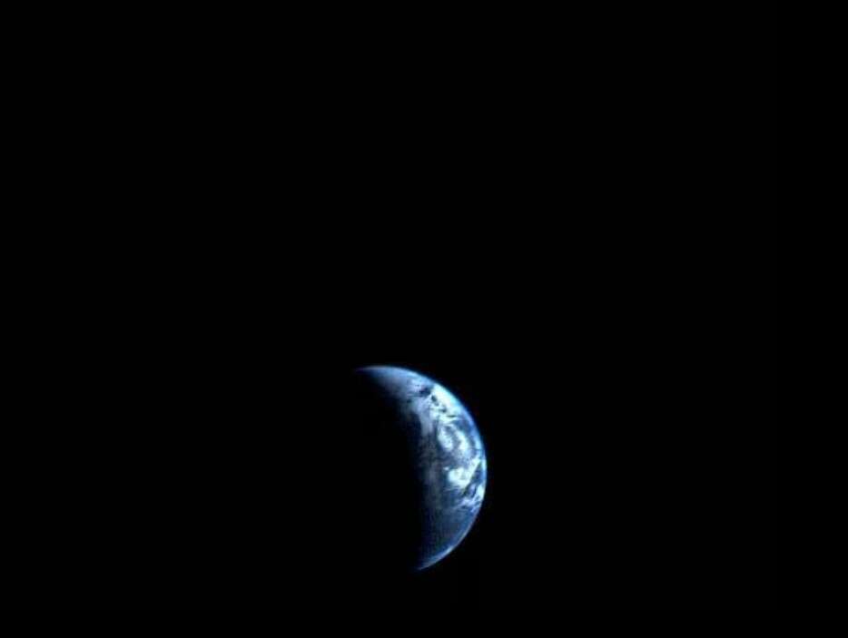 Earth's picture taken by Voyager 1 .