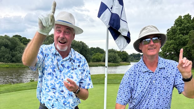 2 golfing buddies each sinks an ace at same hole on same day at Cambridge, Ont., course