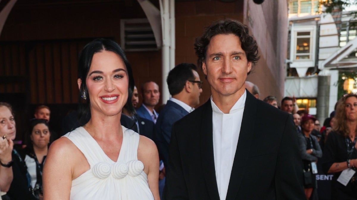 Katy Perry’s boyfriend, Justin Trudeau, becomes her backup dancer in latest video