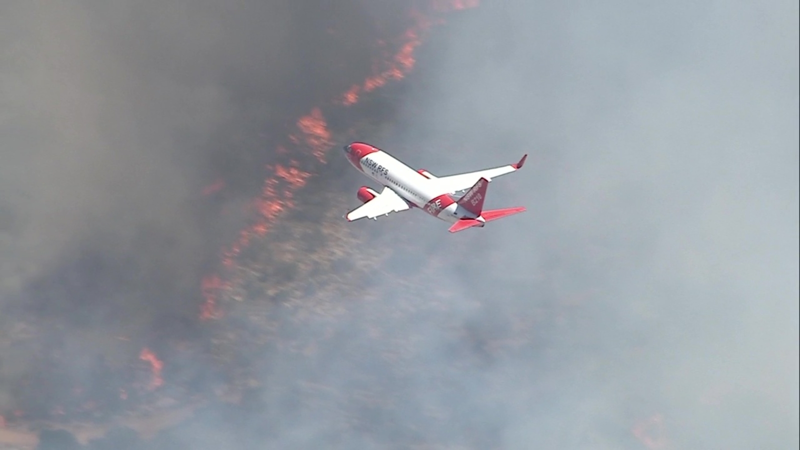 Summit Fire in Antelope Valley burns at least 2,677 acres, evacuation orders in place