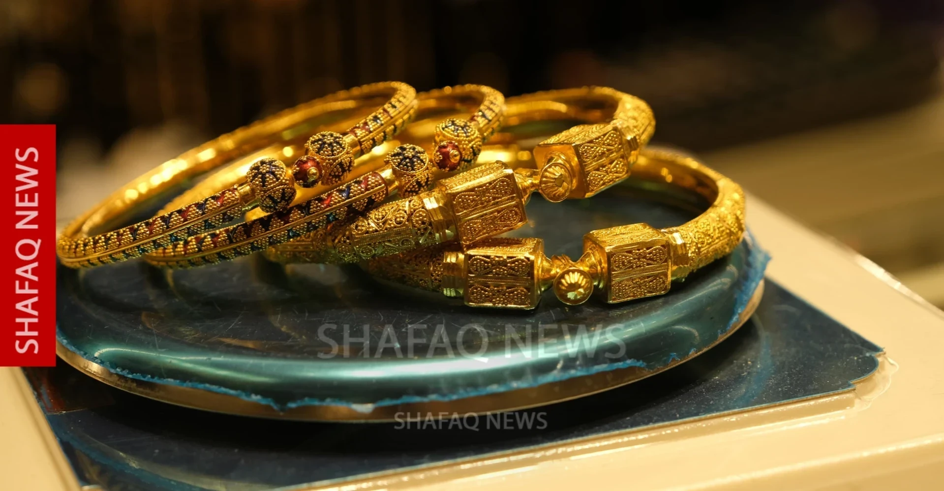 Gold drops over 1% on oil surge - Shafaq News