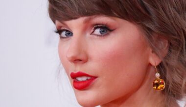 New Photos of Taylor Swift's Massive Wedding Ring Turn Heads