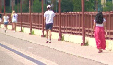 Mental health experts warn of extreme heat's impact on some medications