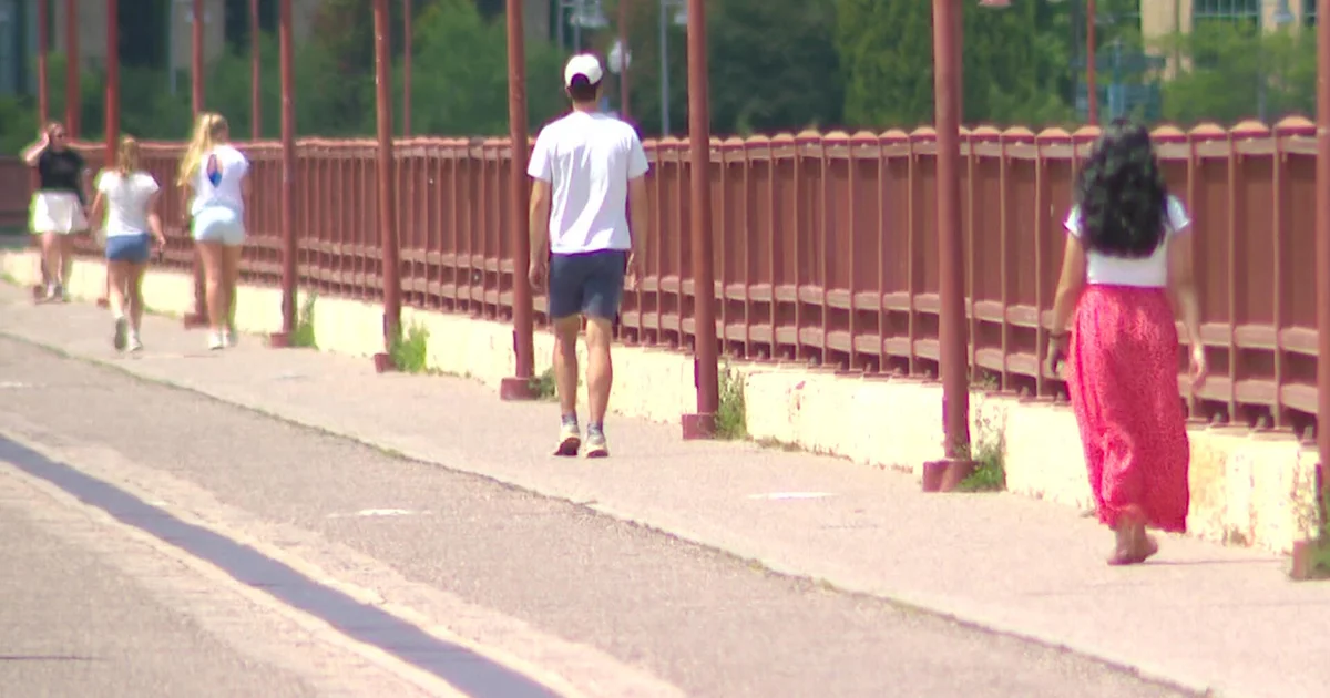 Mental health experts warn of extreme heat's impact on some medications