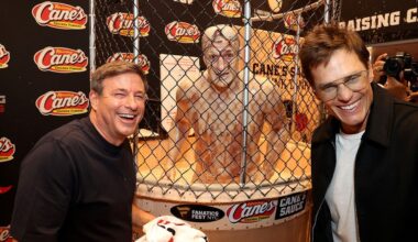 Tom Brady dunks Rob Gronkowski in Raising Cane's sauce at Fanatics Fest