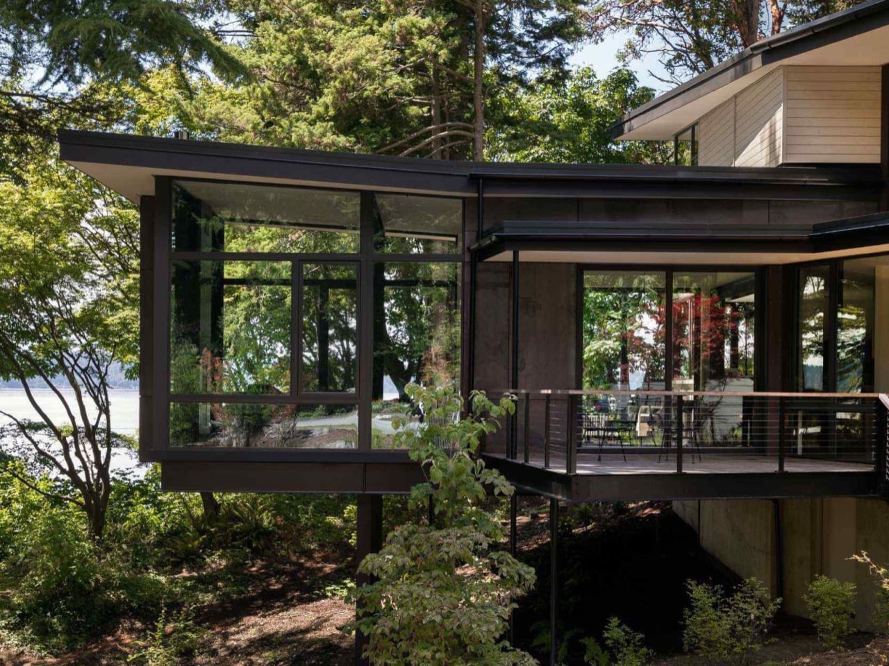 This Cantilevered Forest Home in Washington Hovers Above The Trees