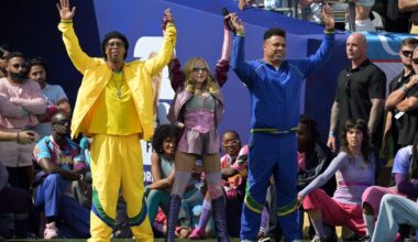 Who Were The Soccer Icons Shown During The World Cup Halftime Show?
