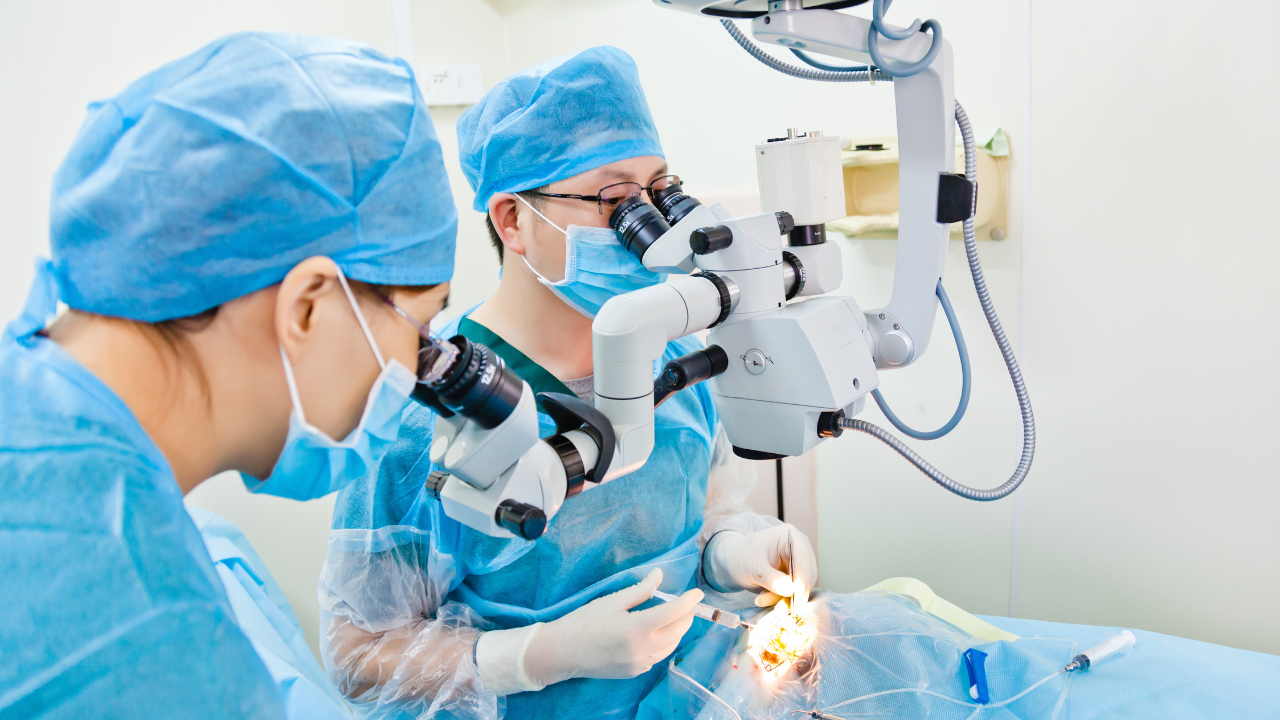 Robot doesn't perform the surgery: Cardiac surgeon debunks the biggest myths around robotic heart surgery |