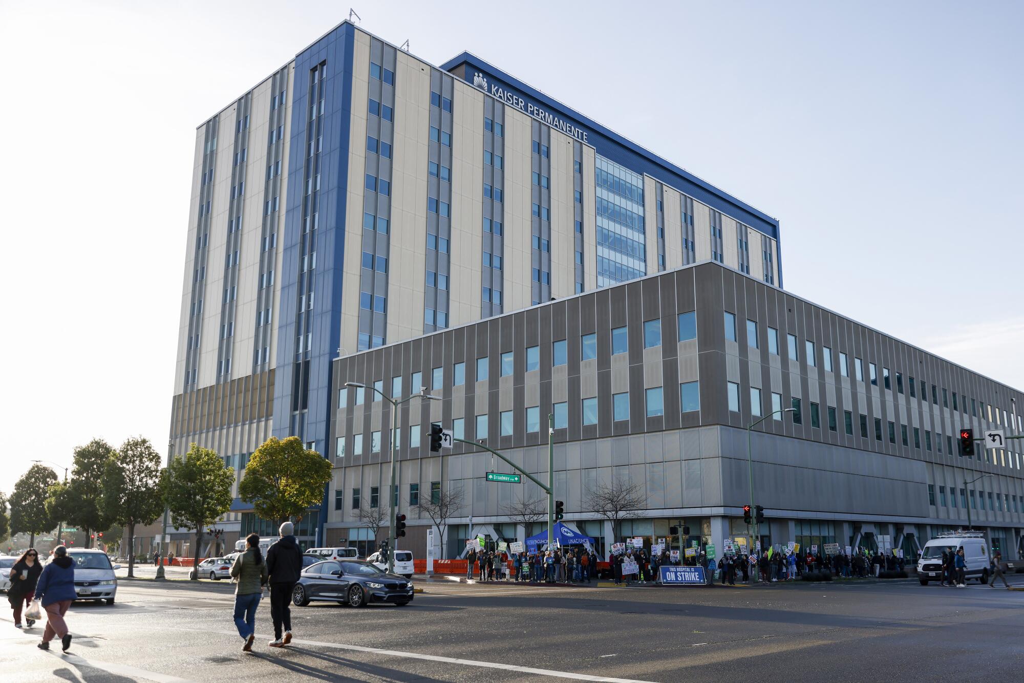 nurses strike outside of Kaiser Permanente on Broadway in Oakland