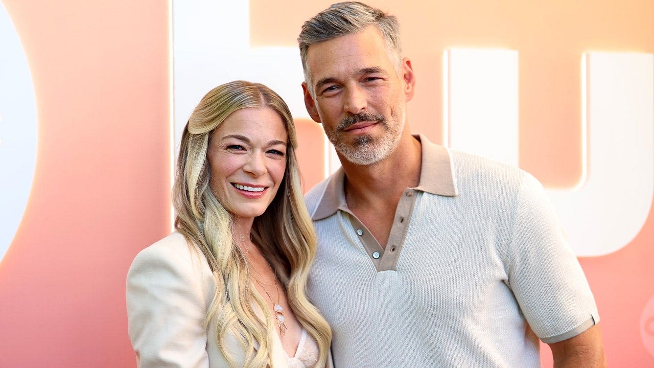 LeAnn Rimes shares naked hot tub photo with husband Eddie Cibrian