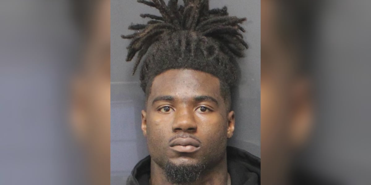 Former Texas A&M RB Le’Veon Moss arrested after 2-year-old son accidentally shoots himself