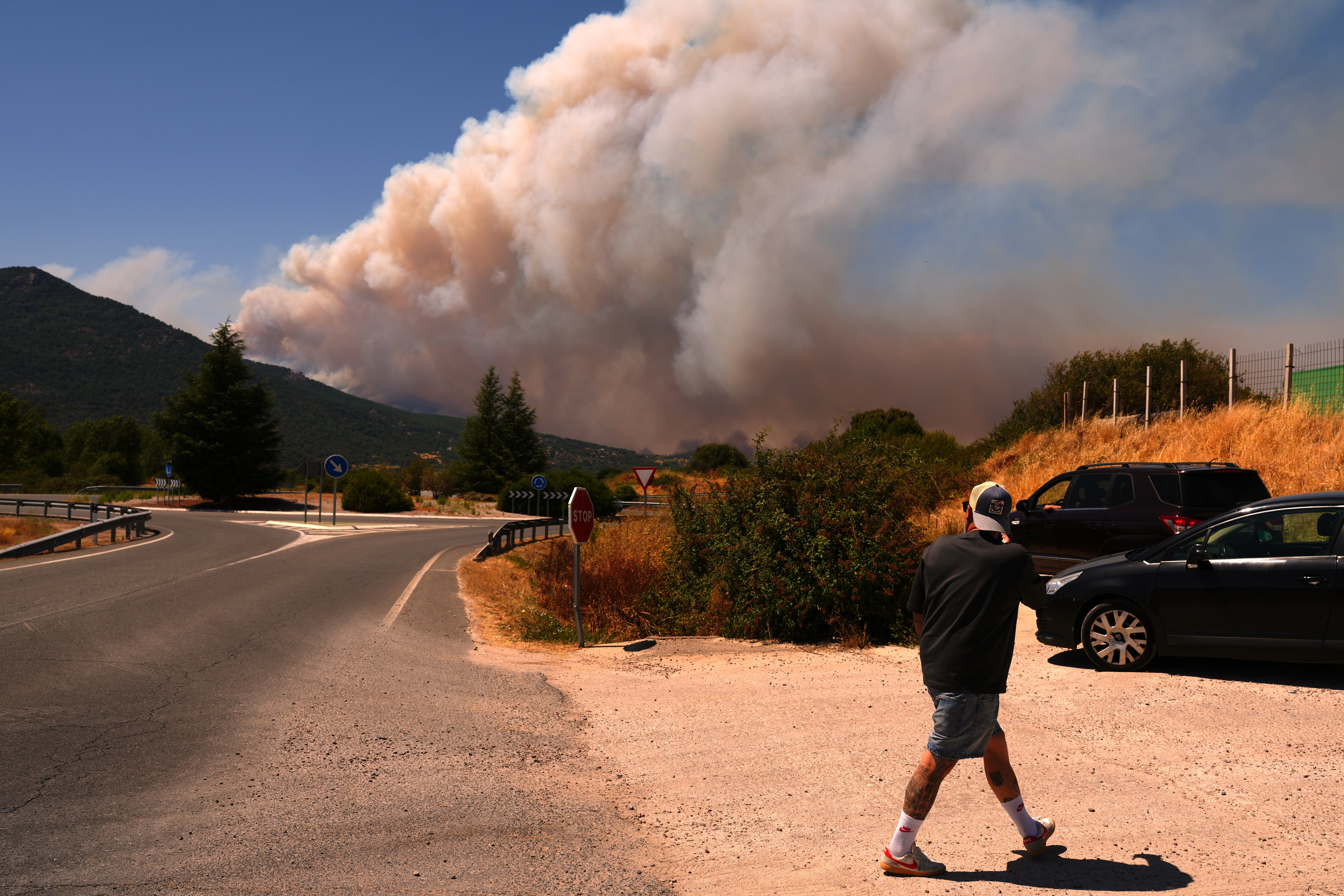 Smoke and flames rise as a wildfire advances near San Martin de Valdeiglesias, Ávila province, Spain.