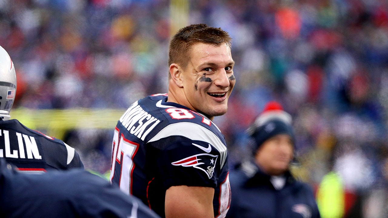 Rob Gronkowski talks about his sports card collecting passion amid current trend