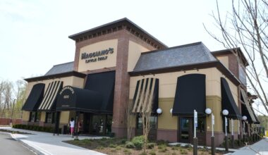 Maggiano's to close only Long Island restaurant, layoff 57