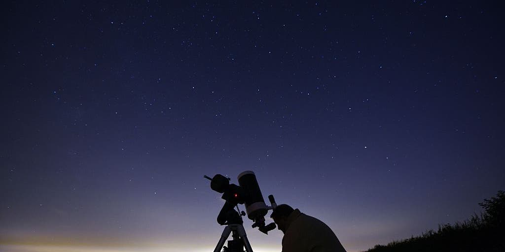 2 meteor showers expected to peak, but moonlight could spoil the view