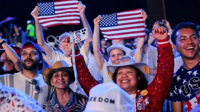 People gather ahead of one Fourth of July rally wey feature U.S. President Donald Trump to mark di 250th anniversary of U.S. independence, for Washington, D.C., U.S., July 4, 2026.