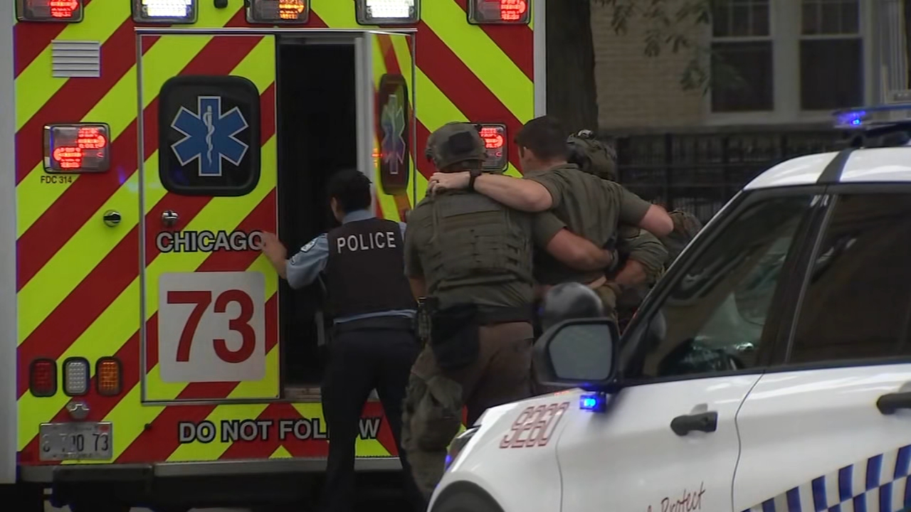 Chicago shooting: Officer appears to be hurt in Albany Park at 4640 N Springfield Avenue, video shows