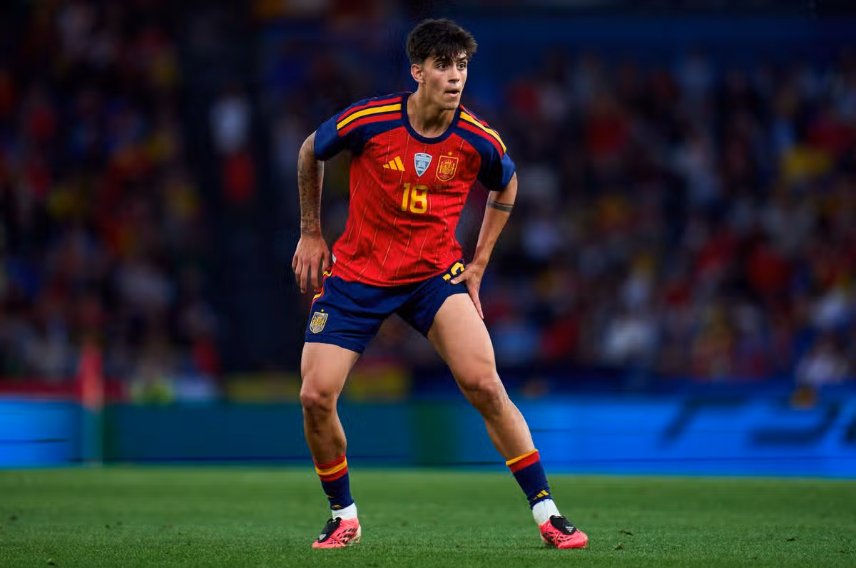 Marc Bernal during a Spain match