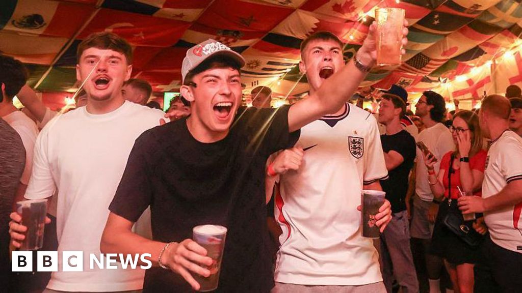 Government rules out extending pub hours for England v Mexico game - BBC