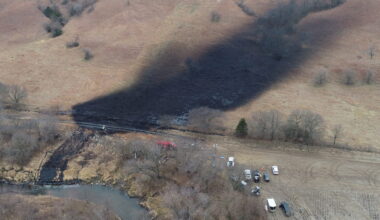 Investigators, cleanup crews begin scouring oil pipeline spill in Kansas