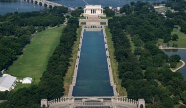 Former Olympic canoeist indicted for allegedly damaging Reflecting Pool
