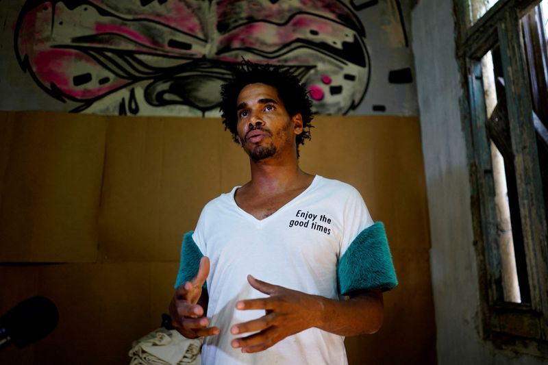 Cuban dissident artist arrives in US after five years in prison | WTAQ News Talk | 97.5 FM · 1360 AM