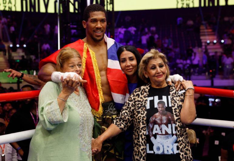 Boxing - The Comeback - Anthony Joshua v Kristian Prenga - Jeddah Superdome, Jeddah, Saudi Arabia - July 26, 2026 Anthony Joshua poses for a picture with his friends' family, Latz and Sina, who died in a tragic car accident, after winning his fight against Kristian Prenga by technical knockout REUTERS/Ibraheem Abu Mustafa