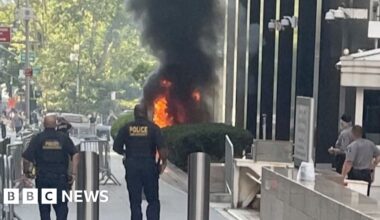 'Anti-ICE' Army veteran set fire outside Manhattan federal building, say officials - BBC