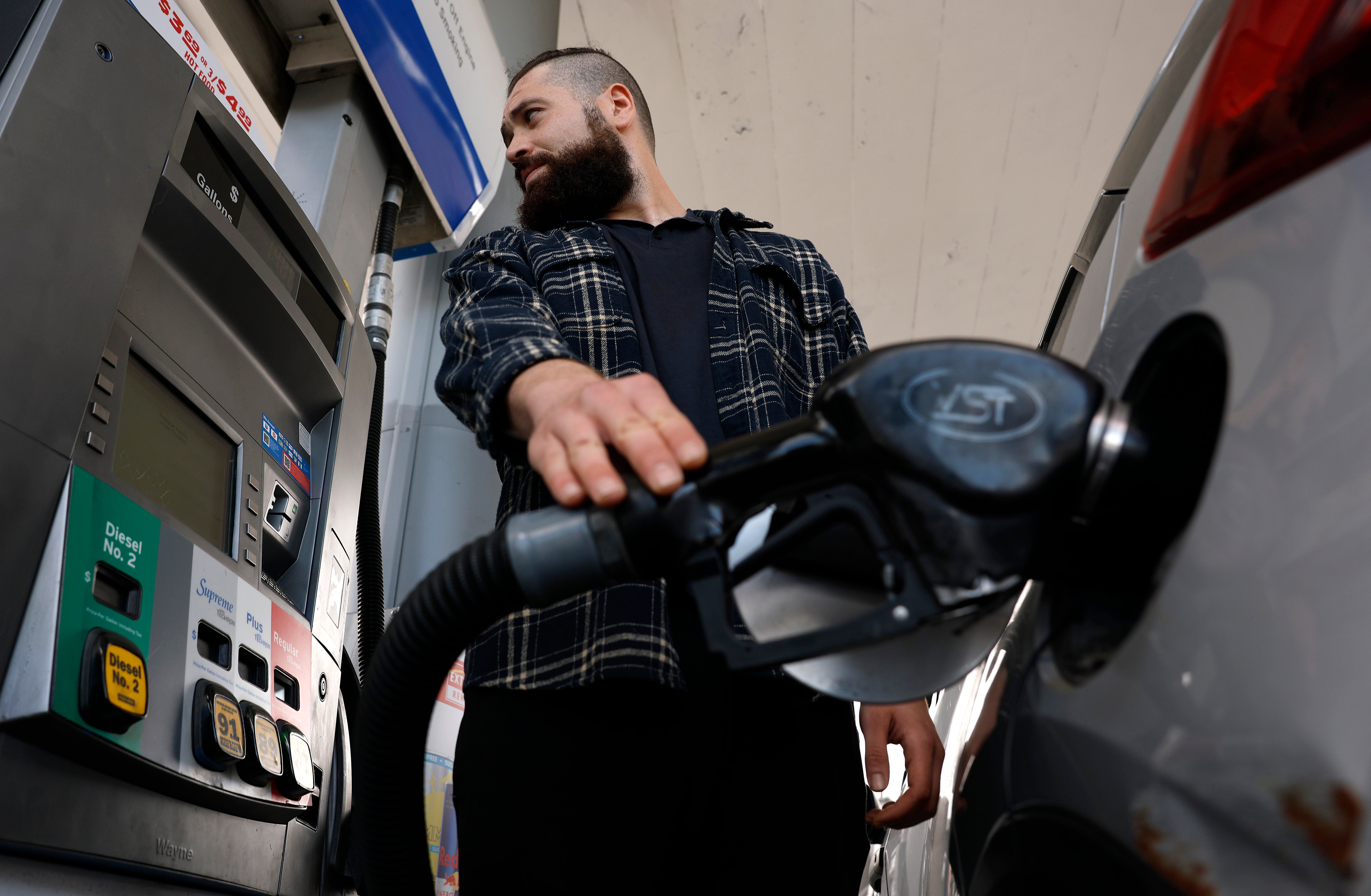 Energy expert Bob McNally says gas prices ‘have just been unaligned with the fundamentals’ and July ‘will be the month we snap back to reality’
